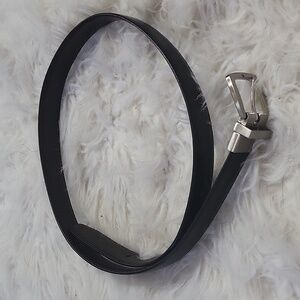 DOCKERS Boy's leather reversible black and dark brown belt size L (30-32)